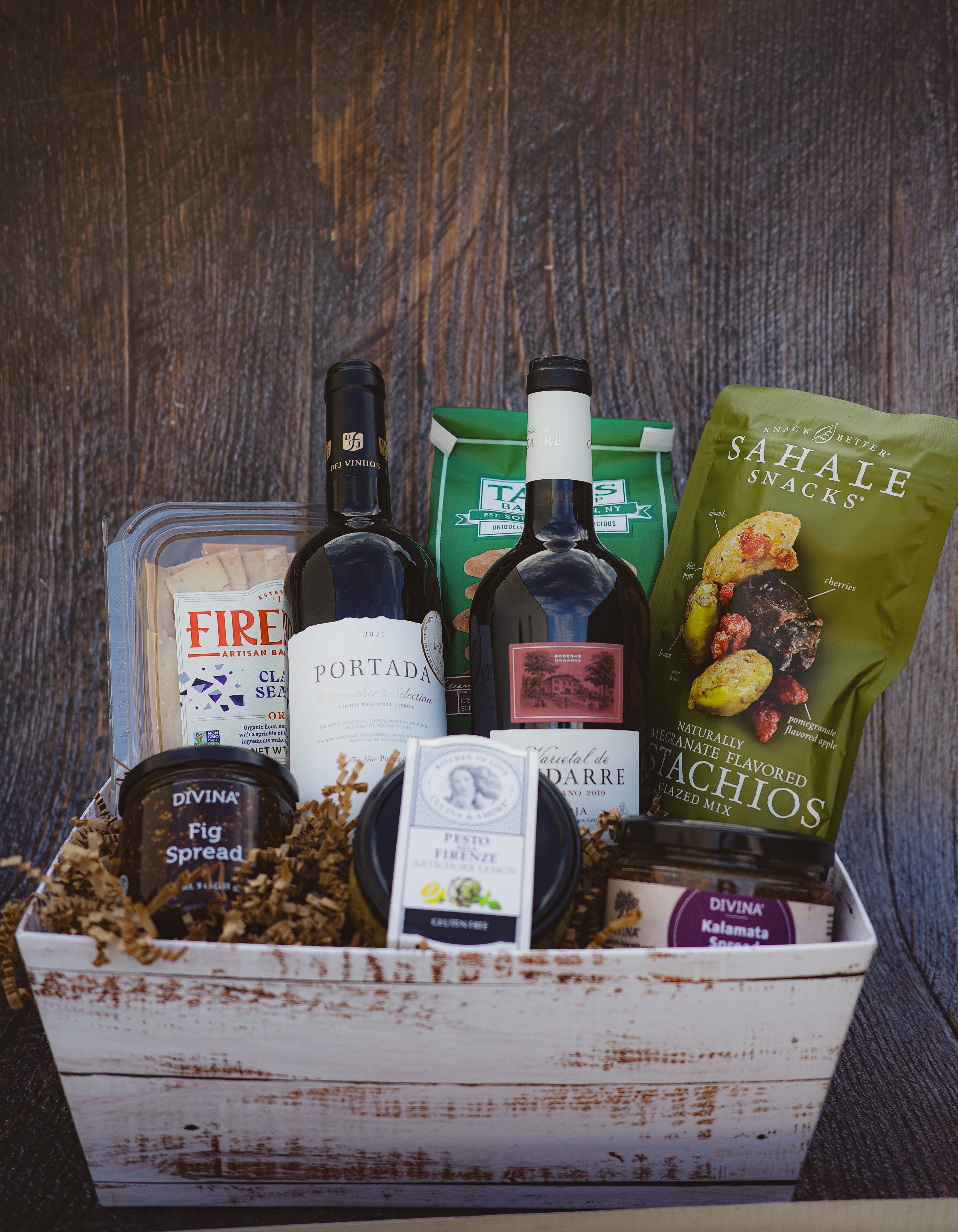 Red Wine Classic Gold Gift Basket 2025