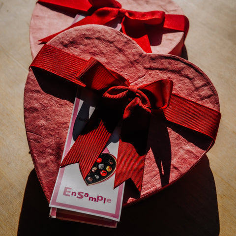 KNIPSCHILDT HEART SHAPED ENSAMPLE