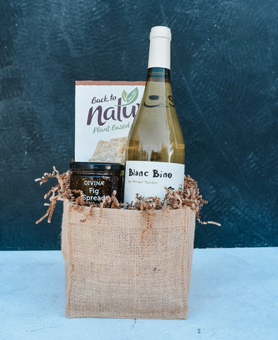 White Wine Classic Bronze Gift Basket 2023