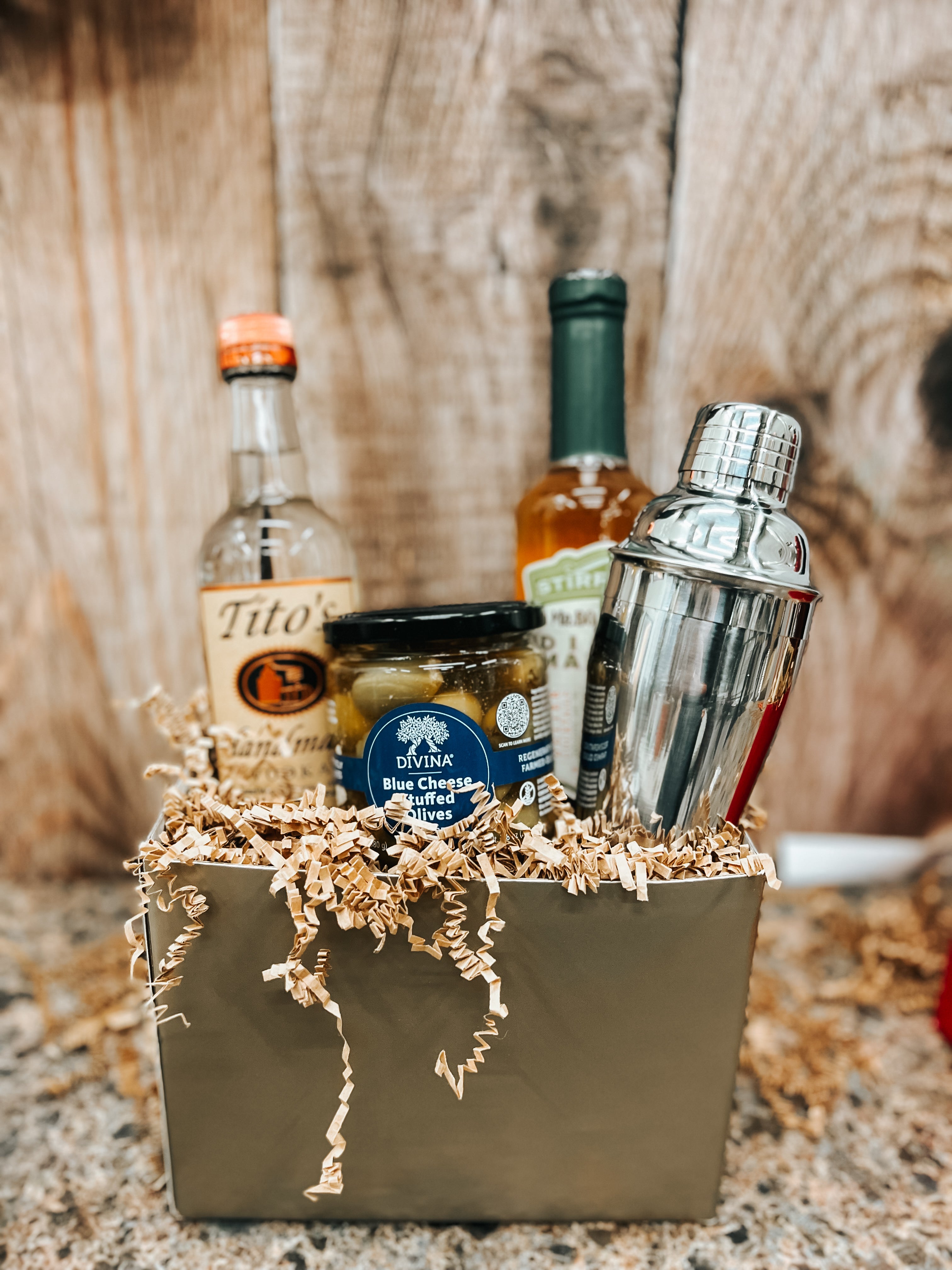 DIRTY MARTINI GIFT BASKET 2025 – White Horse Wine and Spirits